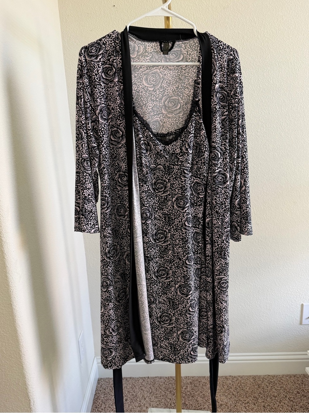 Marilyn Monroe Intimates Floral Slip Dress with Robe - NWOT Size M